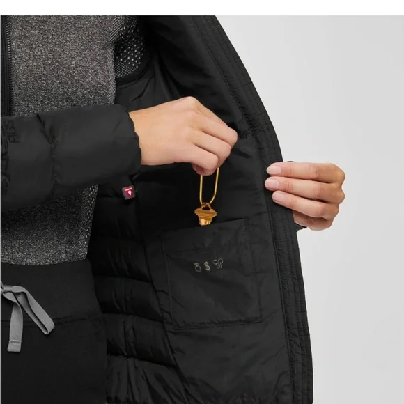 Figs On-Shift Packable Puffer Jacket in Black, Size Medium - Picture 4 of 12